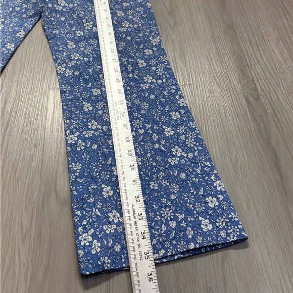 J. McLaughlin Blue Floral Capris Size 6 - Picture 9 of 10